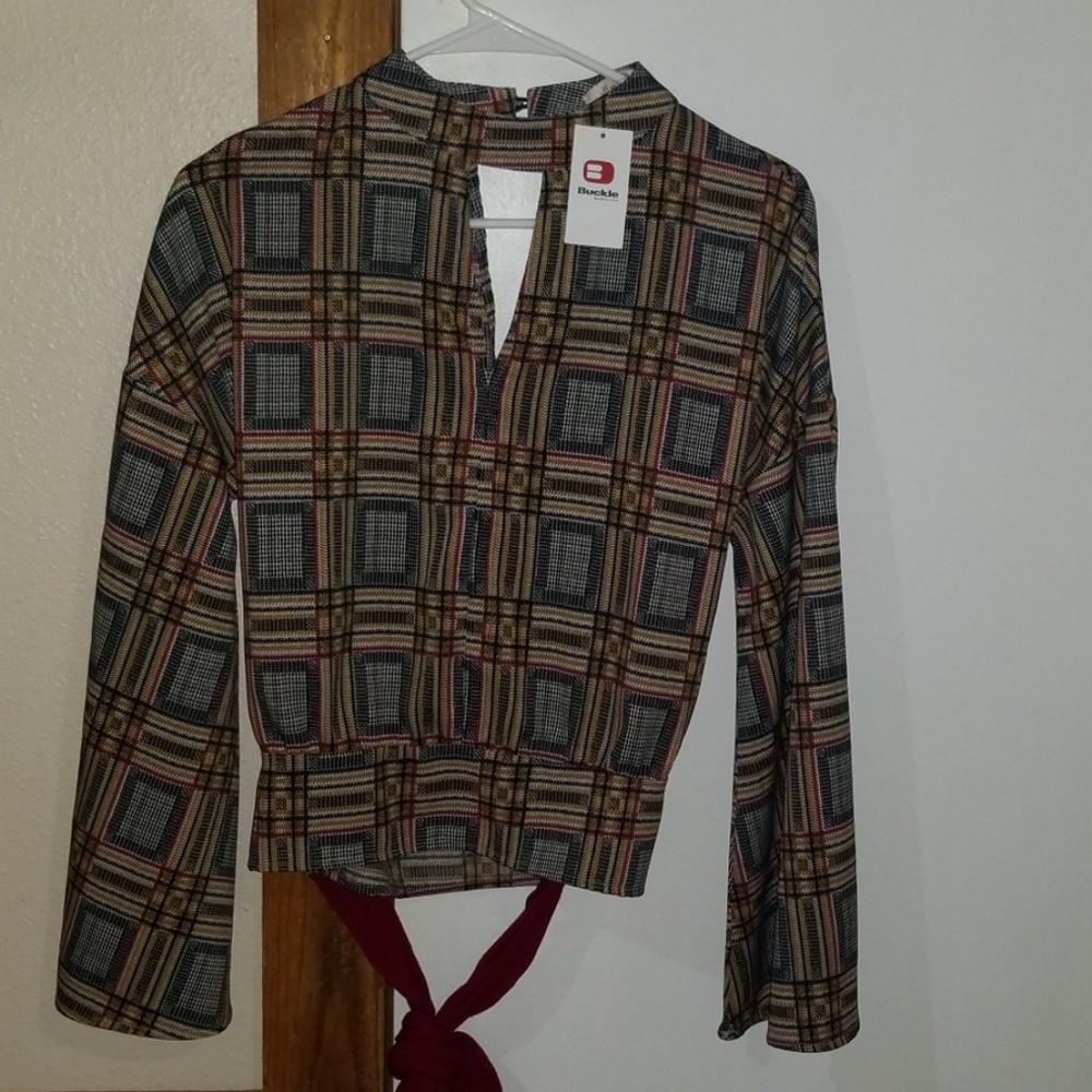 Buckle shirt